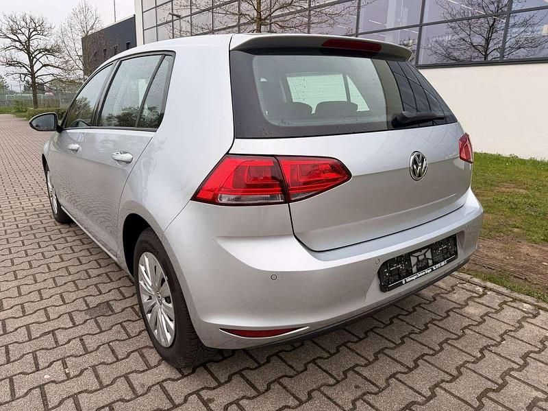Gebraucht VW Golf VII Trendline 86 PS (63 kW) 2015 Reflexsilber metallic Kleinwagen