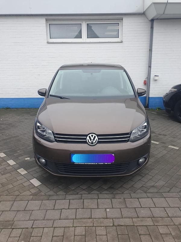 Gebraucht VW Touran 105 PS (77 kW) 2015 Braun Van / Kleinbus