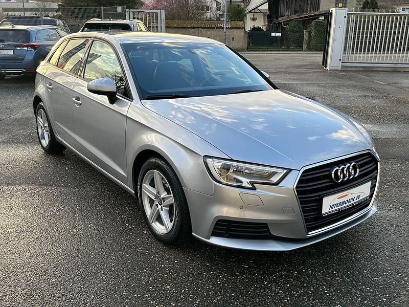 Gebraucht Audi A3 116 PS (85 kW) 2019 Silber Limousine