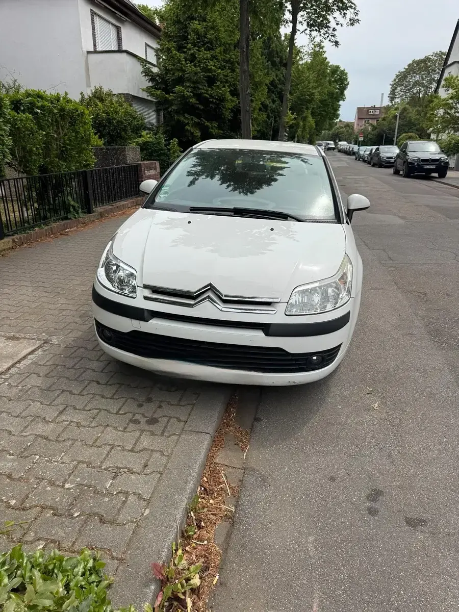 Gebraucht Citroën C4 88 PS (64 kW) 2007 Weiß Kleinwagen