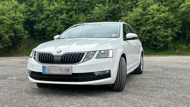 Weiß Gebraucht 2020 Skoda Octavia Kombi | 10.900 € (Etwas zu teuer) - Bild 1/4