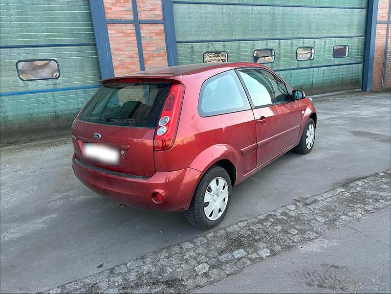 Gebraucht Ford Fiesta 70 PS (51 kW) 2008 Rot Kleinwagen