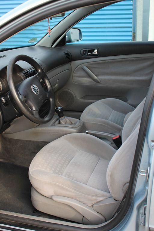 Gebraucht VW Passat 116 PS (85 kW) 2001 Blau Limousine