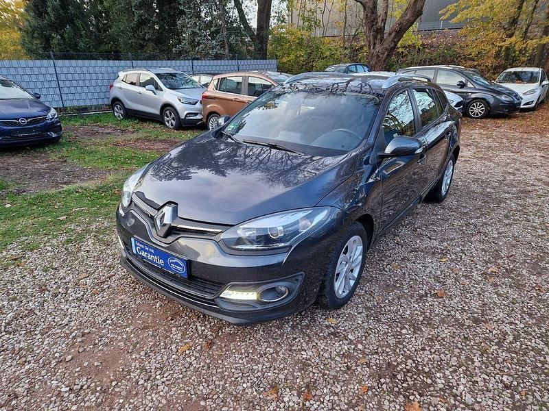 Grau Gebraucht 2015 Renault Mégane III Limousine | 8.888 € (Teuer) - Bild 1/4