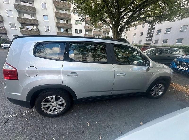 Silber Gebraucht 2011 Chevrolet Orlando Van / Kleinbus | 5.000 € (Fairer Preis) - Bild 1/4