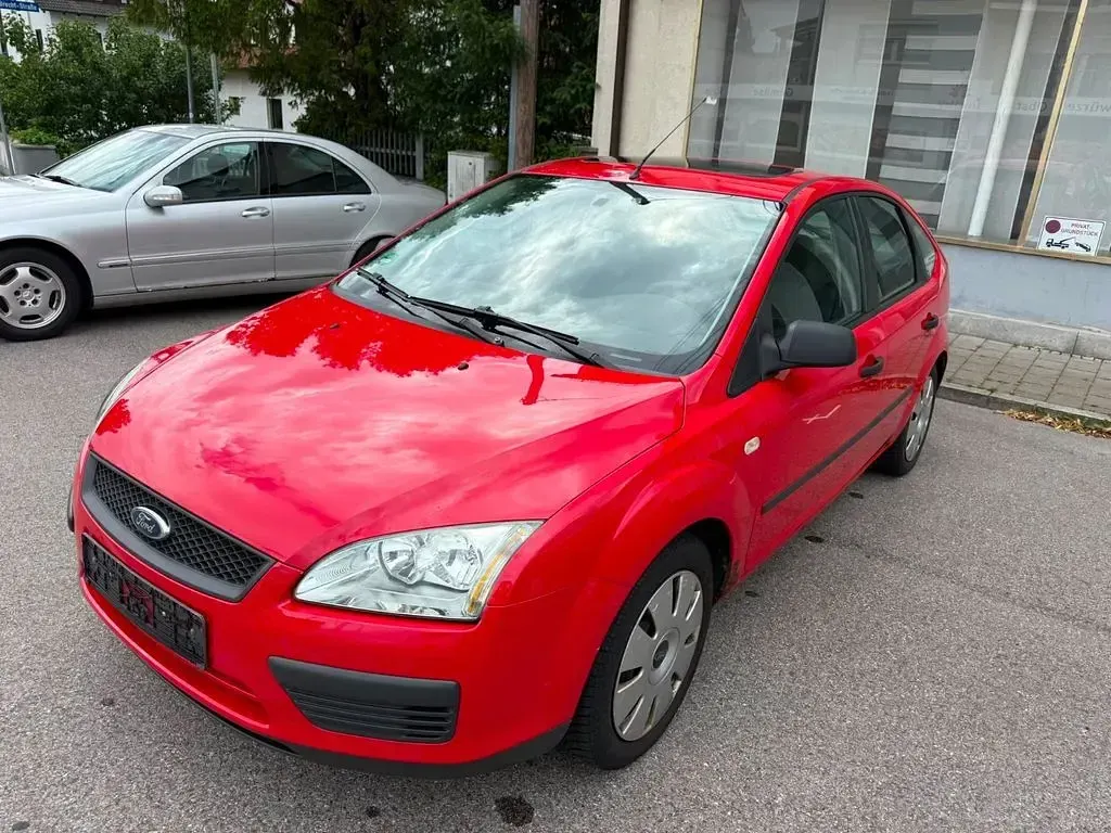 Gebraucht Ford Focus Ambiente 101 PS (74 kW) 2005 Rot Limousine