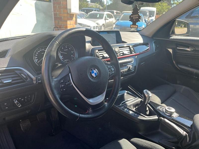 Gebraucht BMW 118 Sport Line 150 PS (110 kW) 2019 Blau Kleinwagen