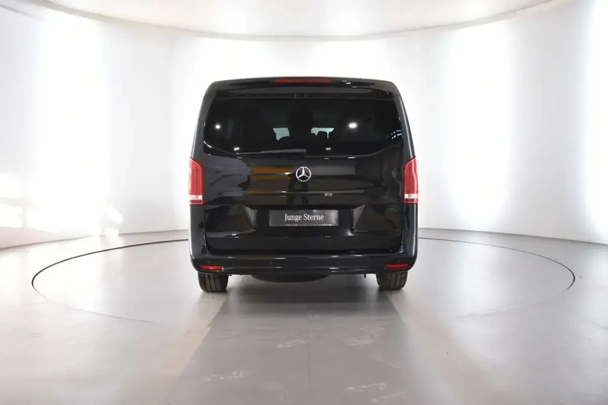 Gebraucht Mercedes Vito 237 PS (174 kW) 2022 Obsidianschwarz metallic Van