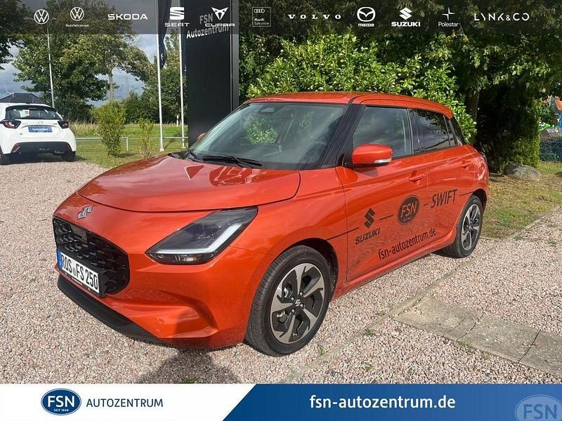 Orange Gebraucht 2025 Suzuki Swift Comfort+ Kleinwagen | 16.990 € (Superpreis) - Bild 1/4