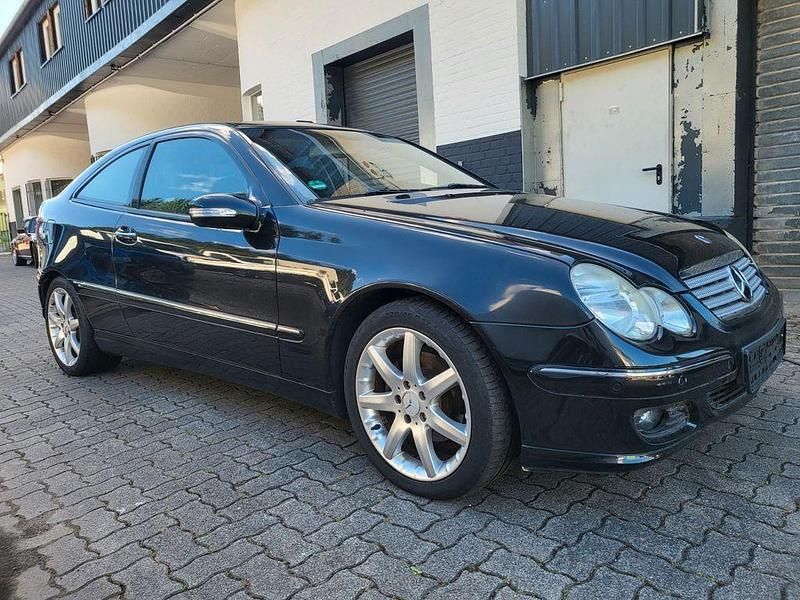 Schwarz Gebraucht 2006 Mercedes C220 Coupé | 3.985 € - Bild 1/4