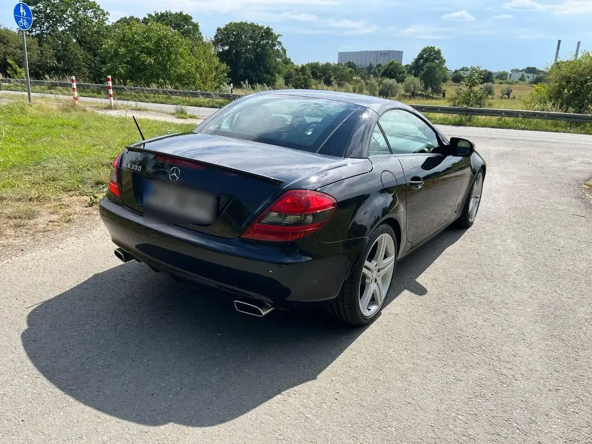 Gebraucht Mercedes SLK300 231 PS (169 kW) 2010 Schwarz Cabrio