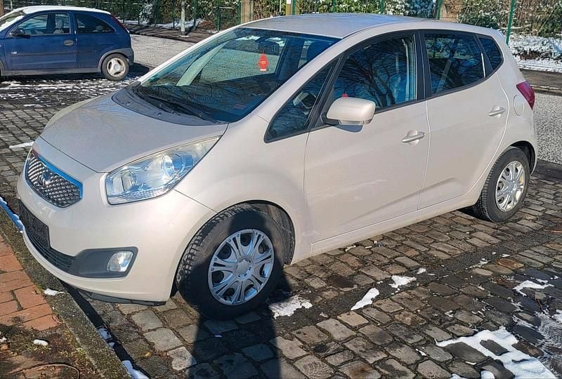 Gebraucht Kia Venga 128 PS (94 kW) 2010 Silber Kleinwagen