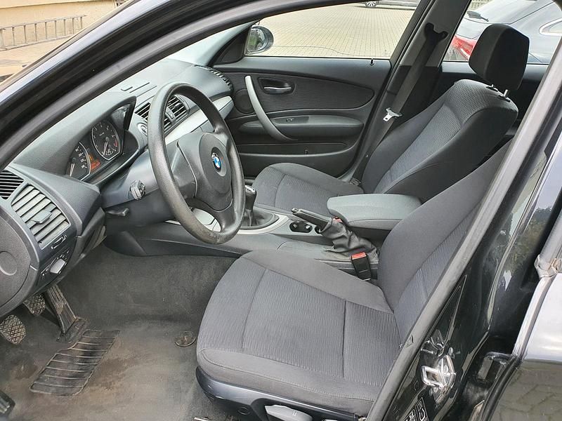 Gebraucht BMW 116 122 PS (89 kW) 2009 Schwarz Kleinwagen