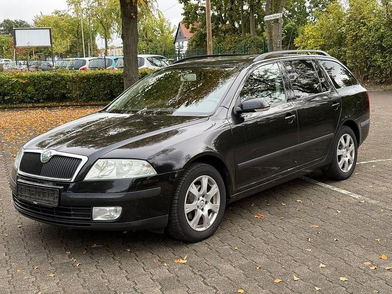 Schwarz Gebraucht 2005 Skoda Octavia Ambiente Kombi | 2.990 € (Teuer) - Bild 1/4