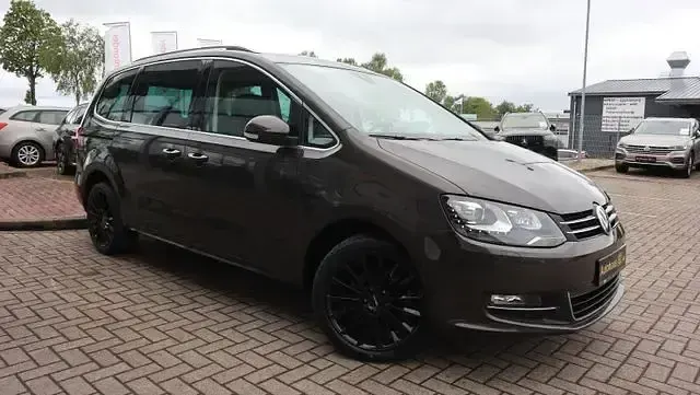 Gebraucht VW Sharan Highline 177 PS (130 kW) 2019 Braun Van / Kleinbus