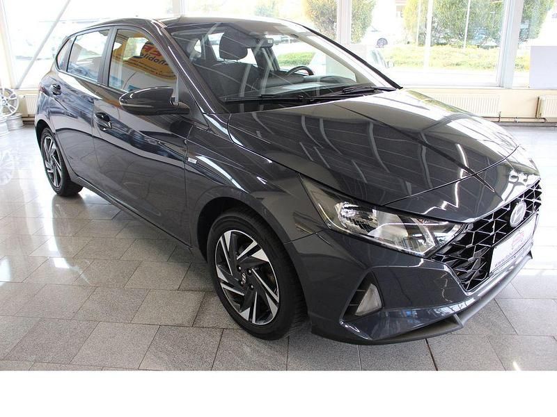 Gebraucht Hyundai i20 Trend 101 PS (74 kW) 2023 Grau Kleinwagen