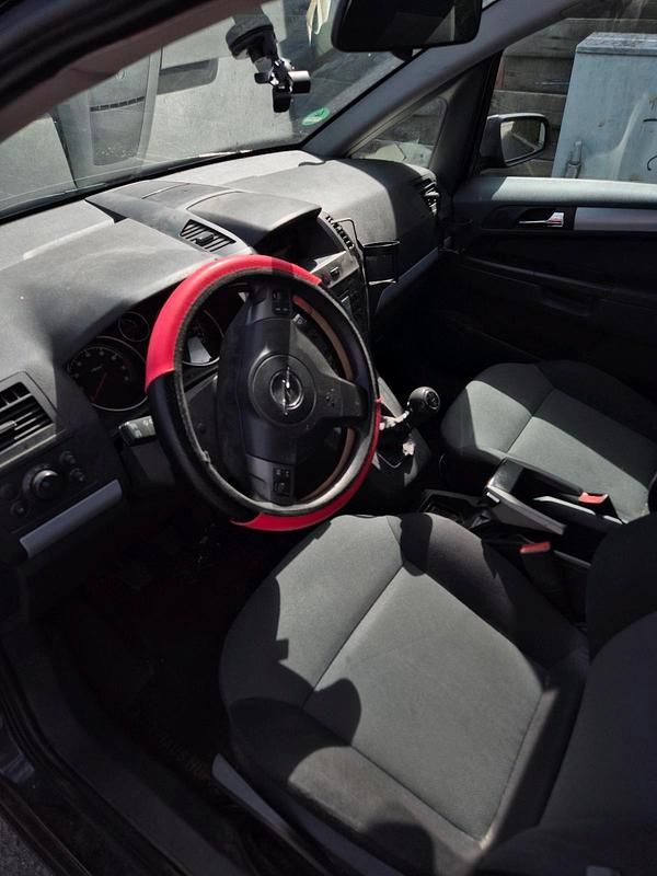 Schwarz Gebraucht 2005 Opel Zafira Edition Van / Kleinbus | 1.200 € (Guter Preis) - Bild 1/4