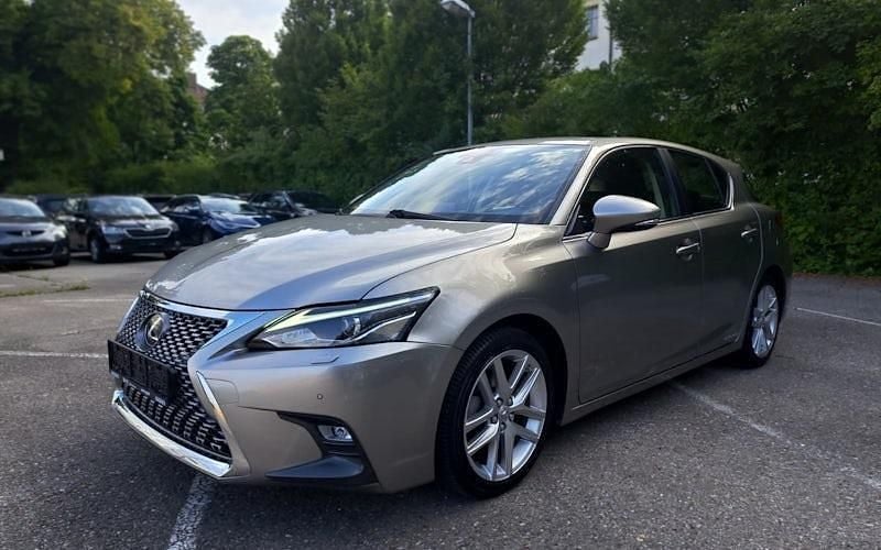 Grau Gebraucht 2018 Lexus CT200h Limousine | 17.490 € (Fairer Preis) - Bild 1/4