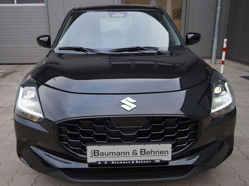 Neu Suzuki Swift Club 83 PS (61 kW) 2025 Super black pearl Limousine