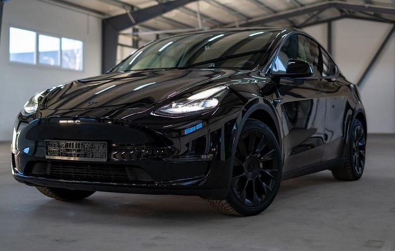 Schwarz Gebraucht 2023 Tesla Model Y Long Range AWD SUV | 33.000 € (Superpreis) - Bild 1/4