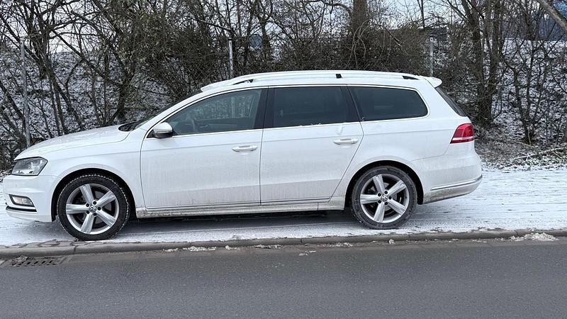 Weiß Gebraucht 2014 VW Passat R-line Kombi | 6.750 € (Etwas zu teuer) - Bild 1/4