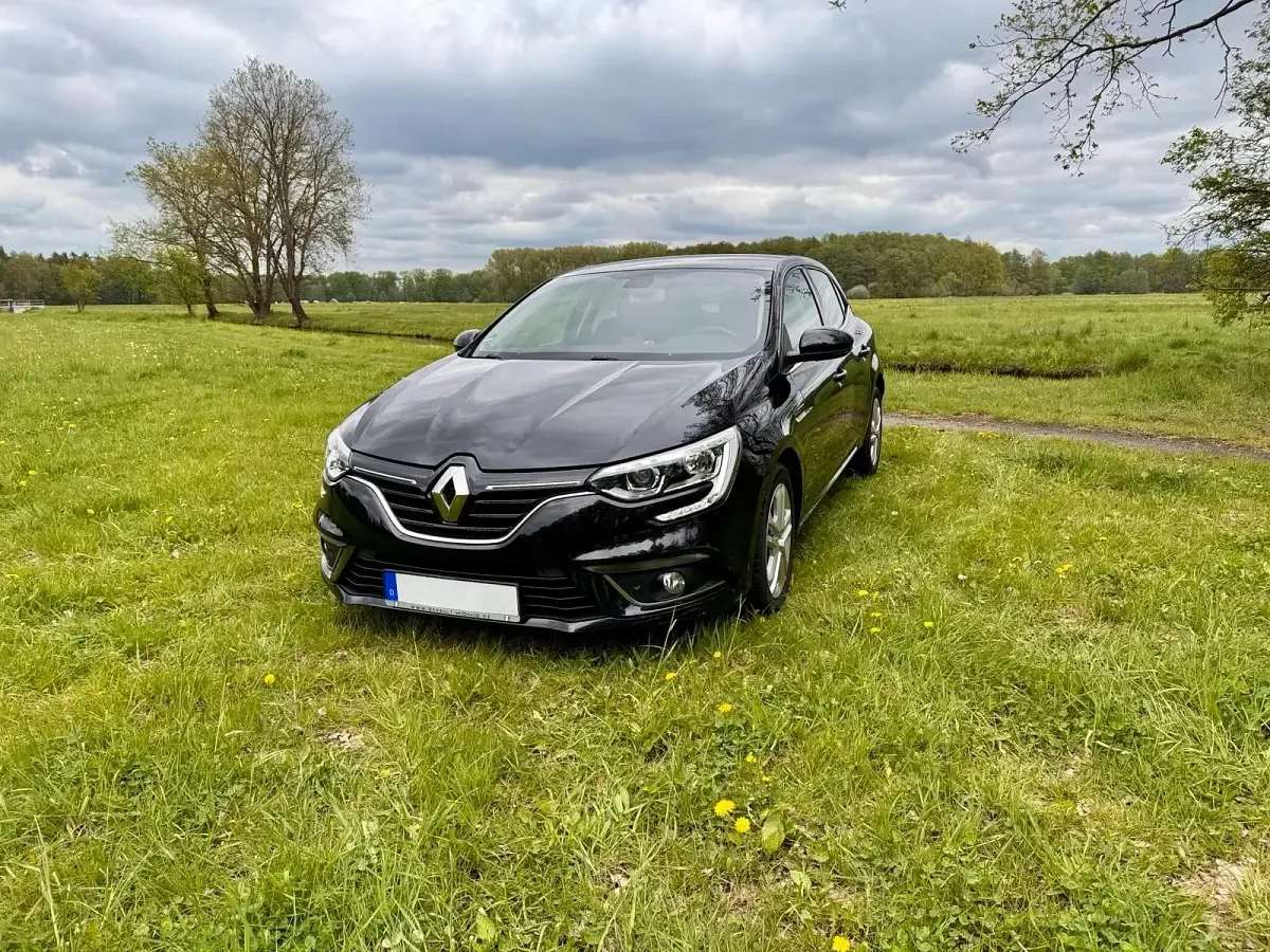 Gebraucht Renault Mégane Experience 132 PS (97 kW) 2016 Schwarz Limousine