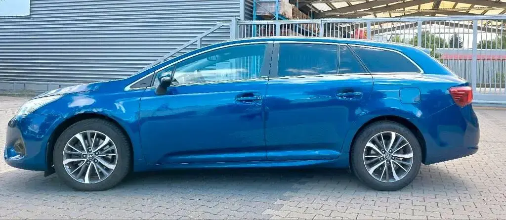 Gebraucht Toyota Avensis Edition-S 143 PS (105 kW) 2016 Blau Kombi