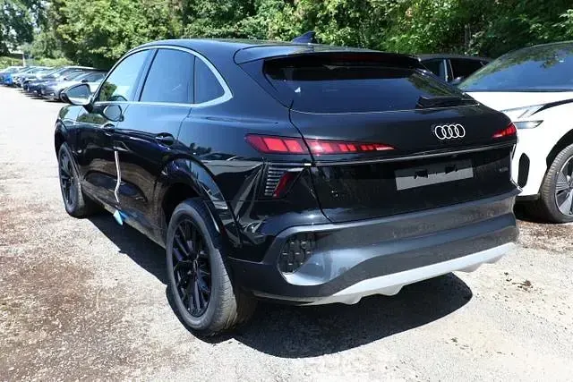 Neu Audi Q3 Sportback Ambiente 204 PS (150 kW) 2026 Mythosschwarz metallic mythosschwarz metallic SUV