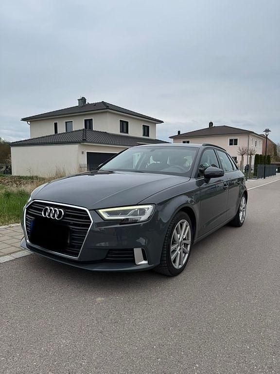 Grau Gebraucht 2016 Audi A3 Sportback Ambiente Limousine | 13.700 € (Etwas zu teuer) - Bild 1/4