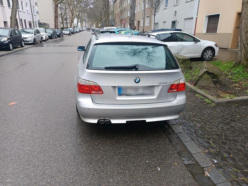 Gebraucht BMW 525 177 PS (130 kW) 2006 Silber Kombi