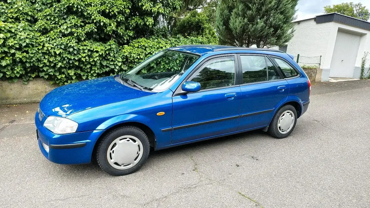 Gebraucht Mazda 323F 88 PS (64 kW) 2000 Blau Limousine