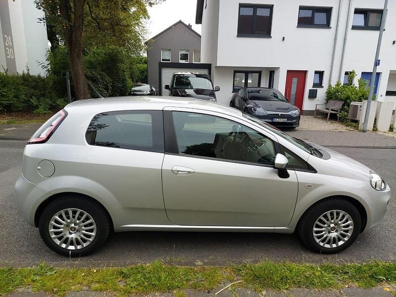 Gebraucht Fiat Punto 84 PS (61 kW) 2013 Silber Kleinwagen
