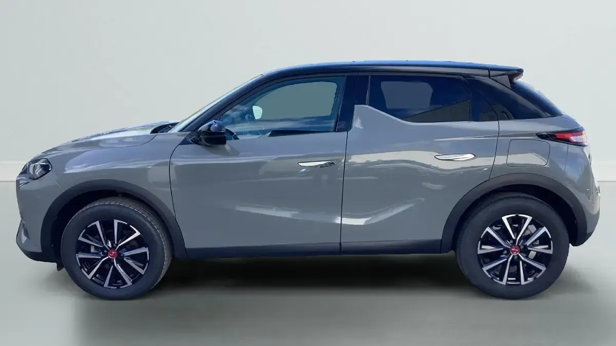 Gebraucht DS Automobiles DS3 Crossback Performance 101 PS (74 kW) 2024 Gris laque toit noir SUV