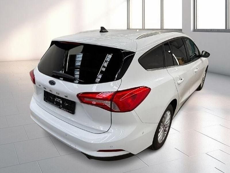 Frostweiß Gebraucht 2020 Ford Focus Titanium Limousine | 14.480 € (Guter Preis) - Bild 1/4