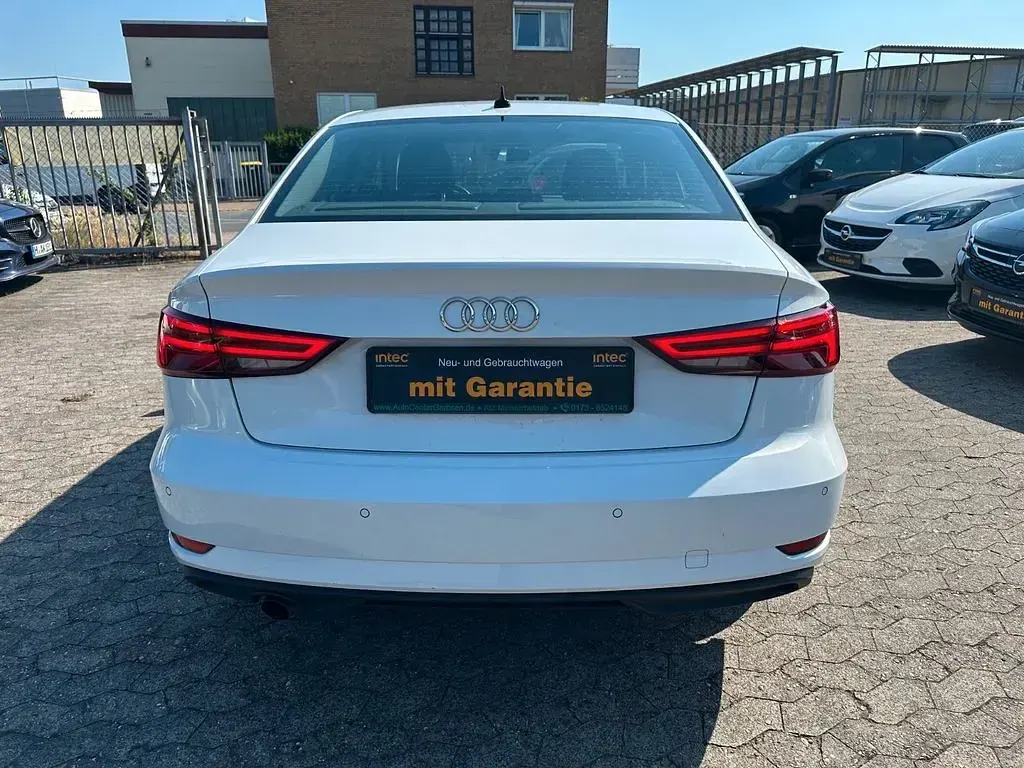 Gebraucht Audi A3 Basis 116 PS (85 kW) 2019 Weiß Limousine