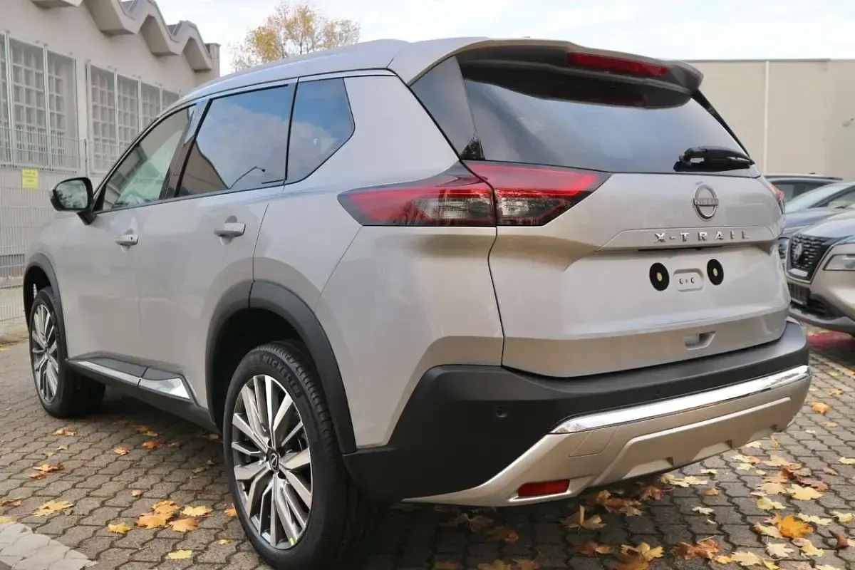 Neu Nissan X-Trail Tekna+ 213 PS (156 kW) 2026 Champagne silver SUV