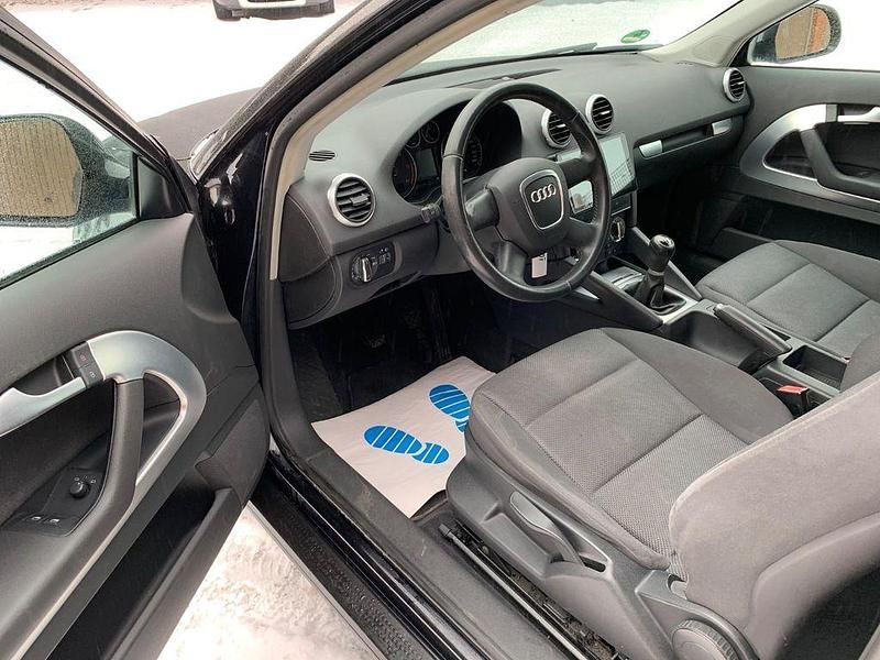 Gebraucht Audi A3 Attraction 105 PS (77 kW) 2009 Schwarz Limousine