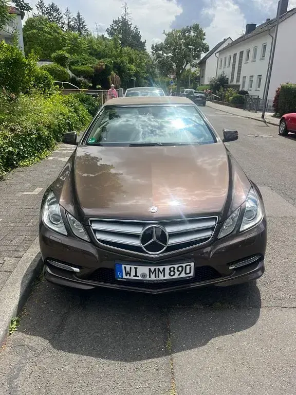 Gebraucht Mercedes E250 Elegance 204 PS (150 kW) 2012 Braun Cabrio