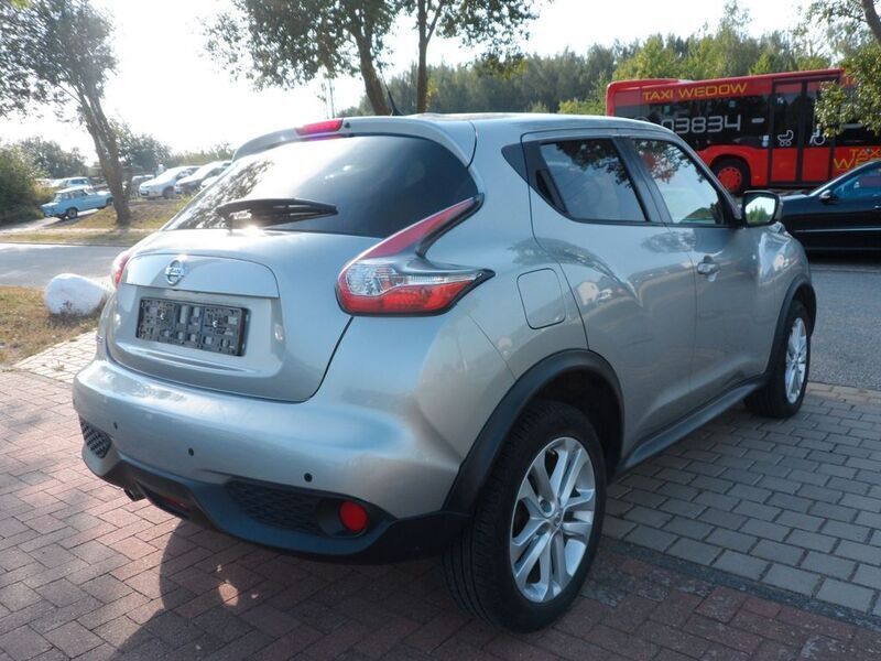 Gebraucht Nissan Juke Acenta 117 PS (86 kW) 2016 Silber SUV
