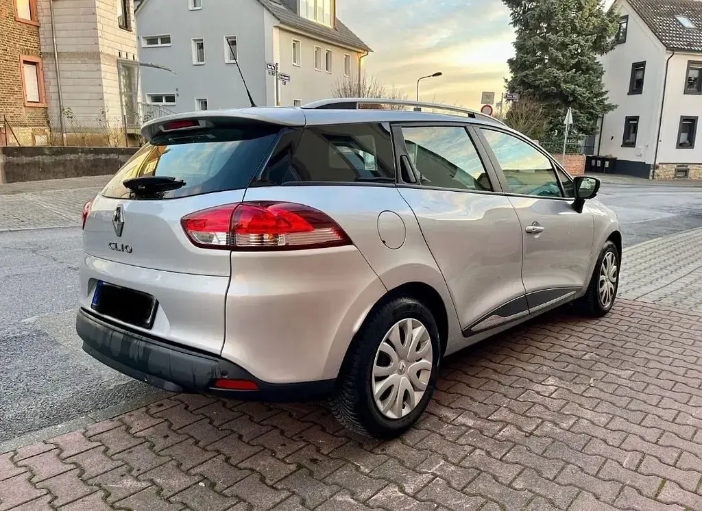 Gebraucht Renault Clio LIMITED 90 PS (66 kW) 2020 Silber Limousine