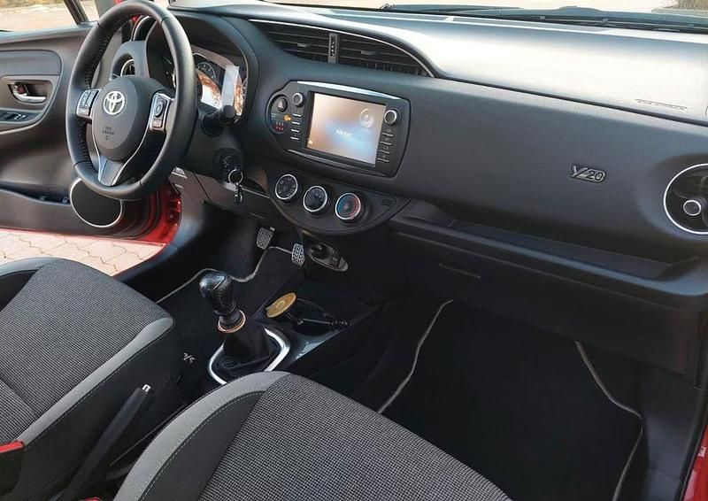 Gebraucht Toyota Yaris Club 111 PS (81 kW) 2019 Rot Limousine