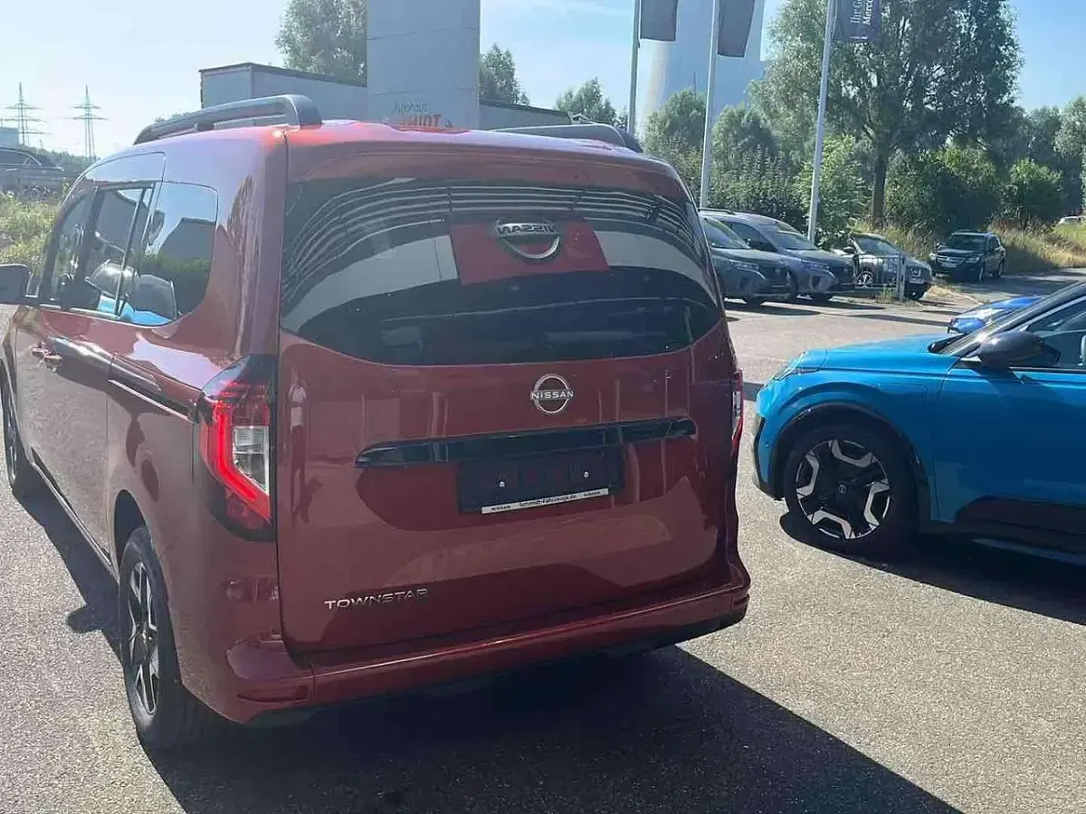 Neu Nissan Townstar N-Connecta 131 PS (96 kW) 2026 Schwarz Kombi