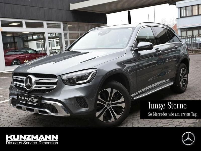 Selenitgrau metallic Gebraucht 2020 Mercedes GLC300e SUV | 28.870 € (Guter Preis) - Bild 1/4