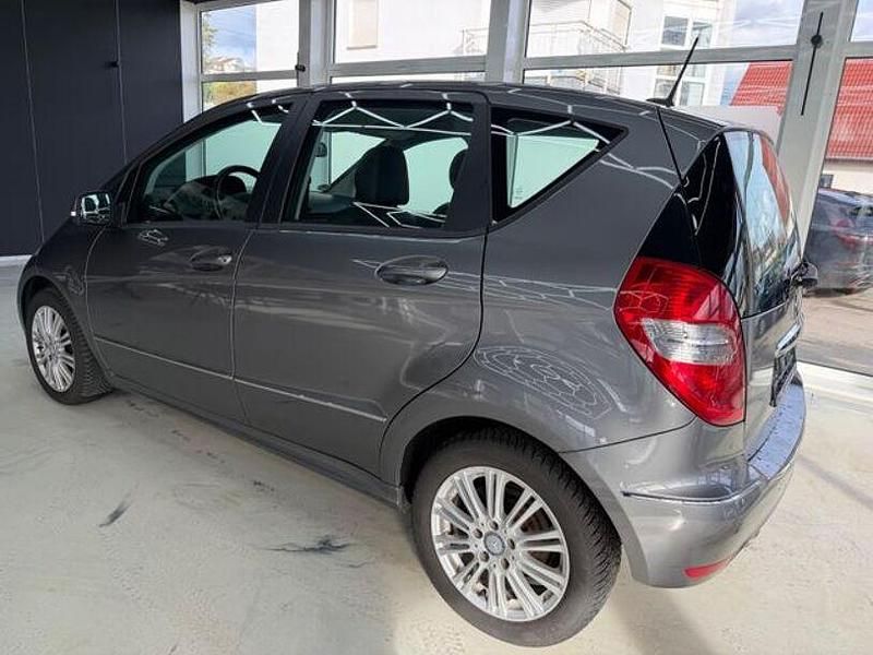 Gebraucht Mercedes A160 Elegance 95 PS (69 kW) 2011 Andere Limousine
