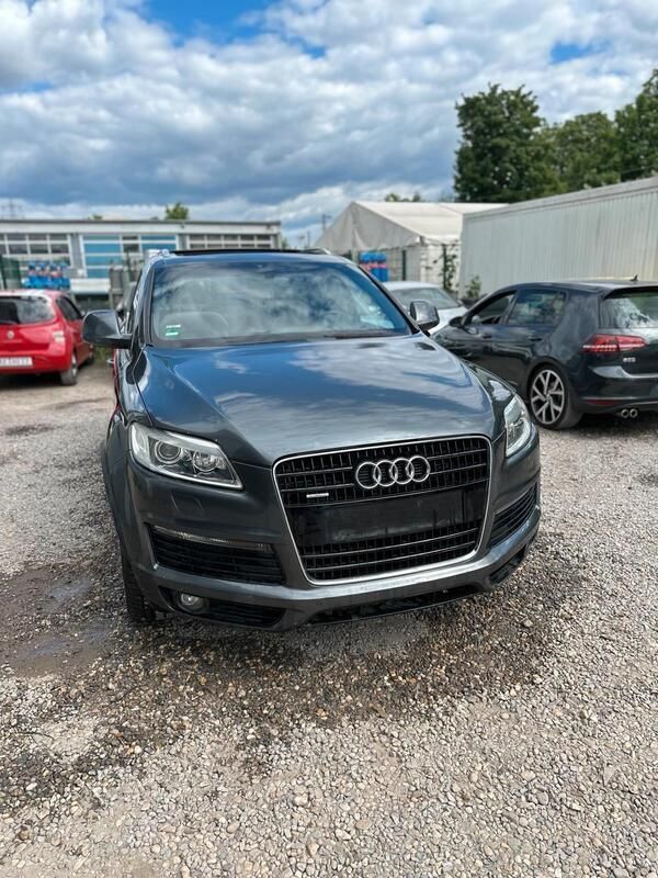 Grau Gebraucht 2008 Audi Q7 Comfort SUV | 10.500 € (Fairer Preis) - Bild 1/4