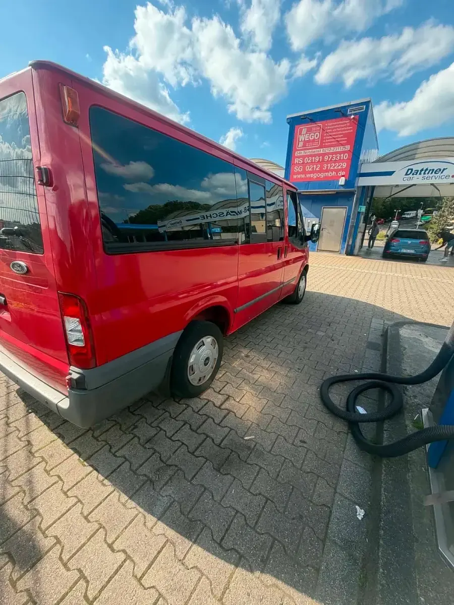 Gebraucht Ford Transit Tourneo 85 PS (62 kW) 2011 Rot Van / Kleinbus