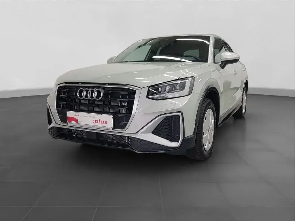 Gebraucht Audi Q2 S-Line 150 PS (110 kW) 2024 Silber SUV