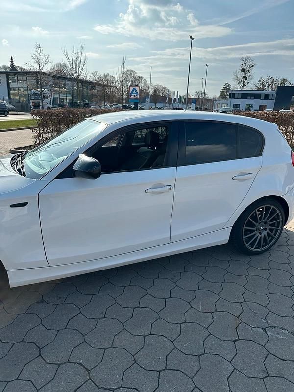 Gebraucht BMW 116 116 PS (85 kW) 2010 Weiß Kleinwagen