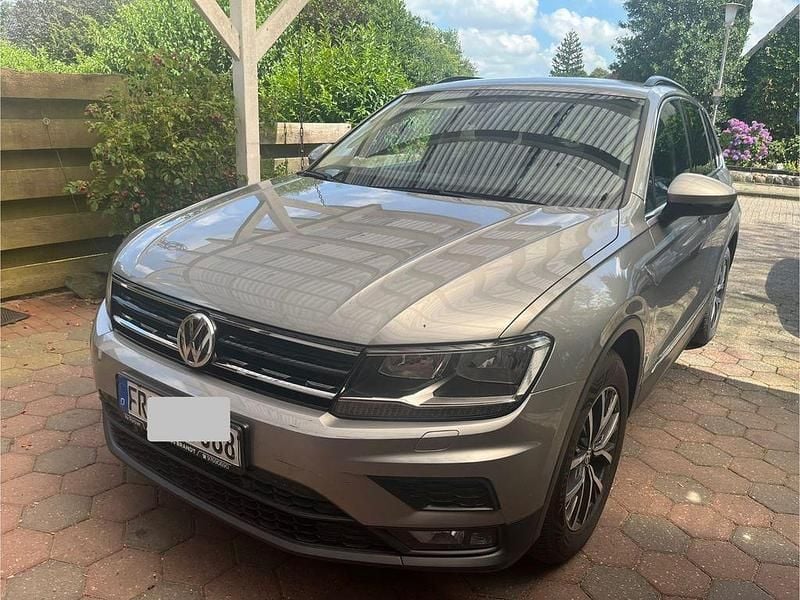 Grau Gebraucht 2018 VW Tiguan Comfortline SUV | 19.500 € (Superpreis) - Bild 1/3