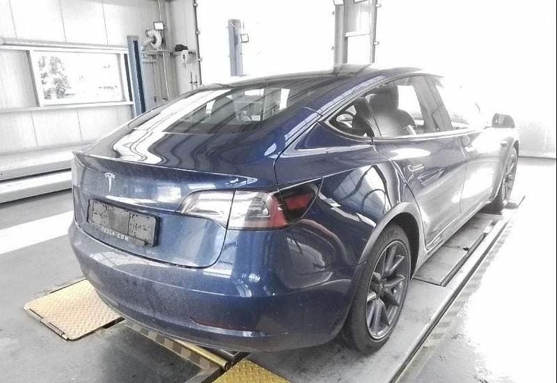 Gebraucht Tesla Model 3 Standard Range 239 kW (325 PS) 2022 Blau metallic Limousine